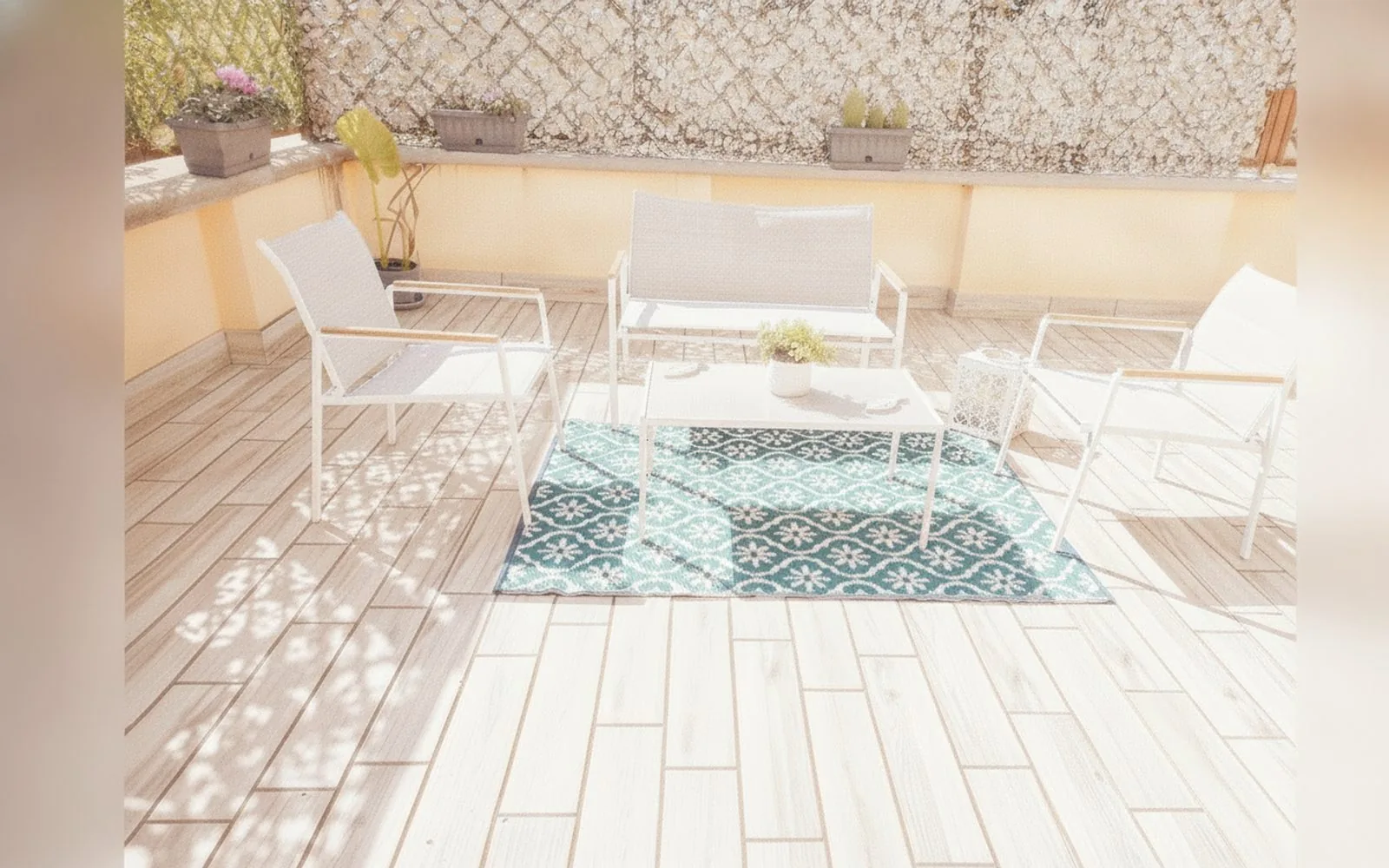 Divanetto e poltroncine in terrazza